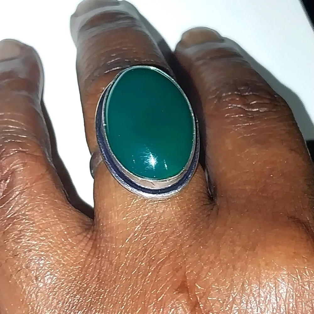 Elegant Green Oval Stone Ring Sz 9